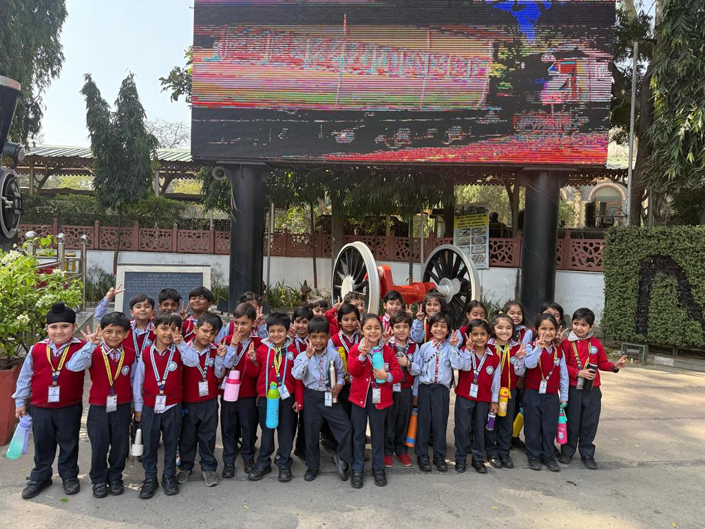 educational-trip-ukg-rail-museum-OXYxqD